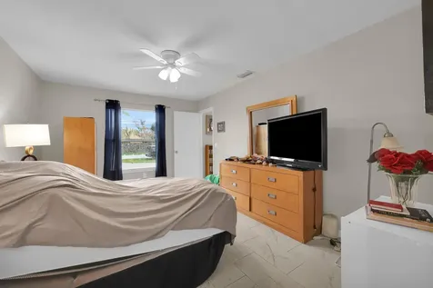 552 SW Eyerly Avenue Port St Lucie FL 34983