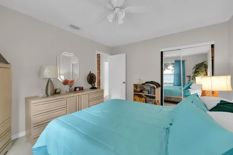 552 SW Eyerly Avenue Port St Lucie FL 34983