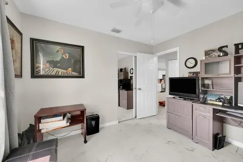 552 SW Eyerly Avenue Port St Lucie FL 34983