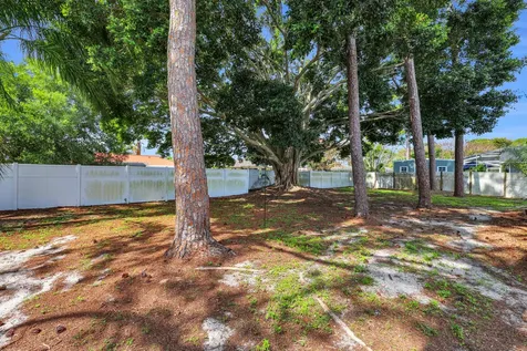 552 SW Eyerly Avenue Port St Lucie FL 34983
