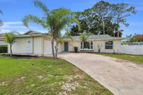 552 SW Eyerly Avenue Port St Lucie FL 34983