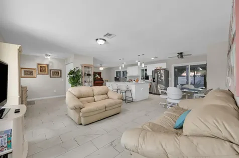 552 SW Eyerly Avenue Port St Lucie FL 34983