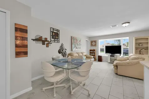 552 SW Eyerly Avenue Port St Lucie FL 34983