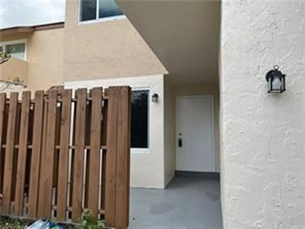 8244 NW 9th Street Plantation FL 33324