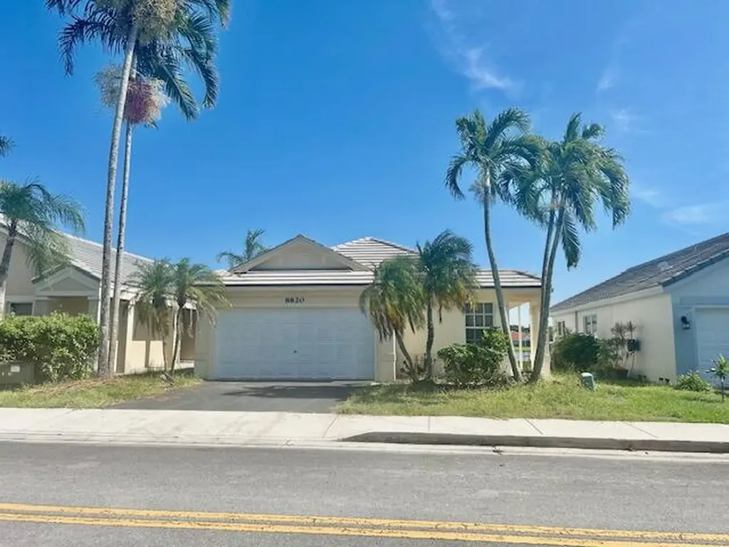 8820 N Lake Park Circle Circle N Davie FL 33328