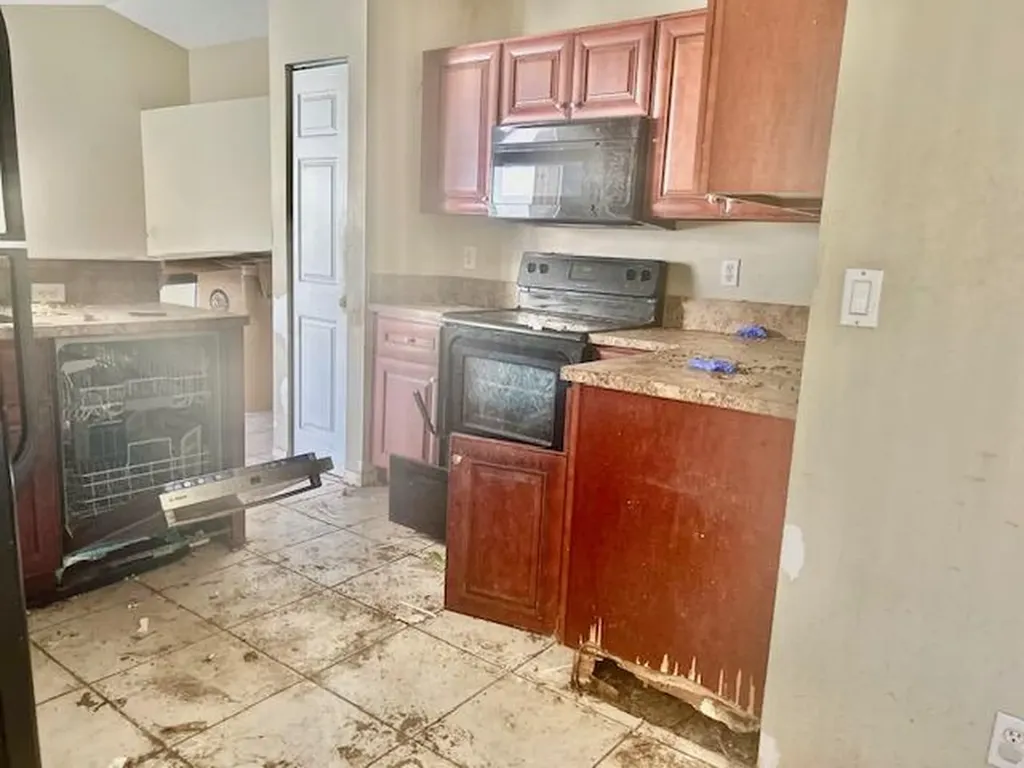 8820 N Lake Park Circle Circle N Davie FL 33328