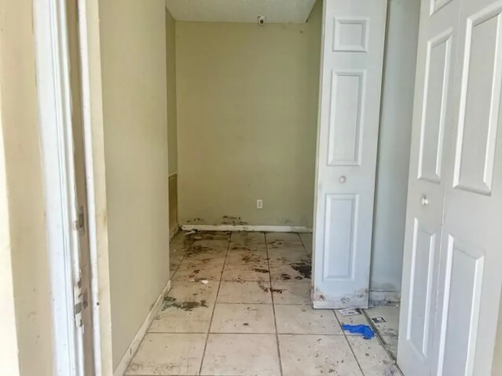 8820 N Lake Park Circle Circle N Davie FL 33328