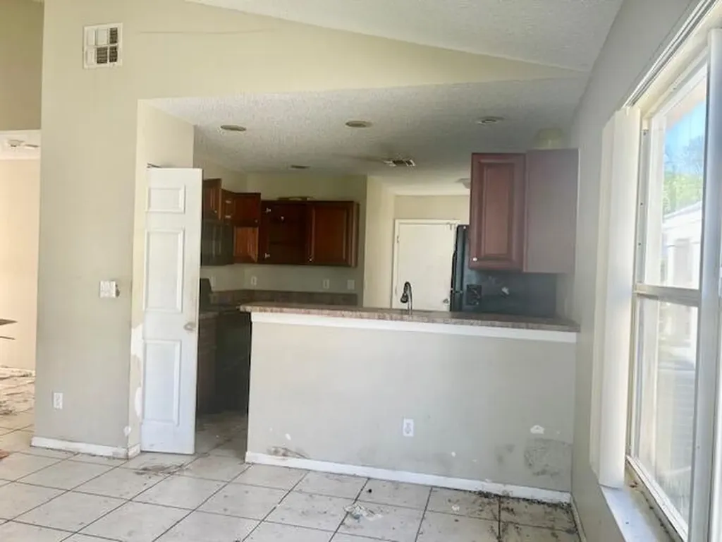 8820 N Lake Park Circle Circle N Davie FL 33328