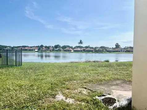 8820 N Lake Park Circle Circle N Davie FL 33328