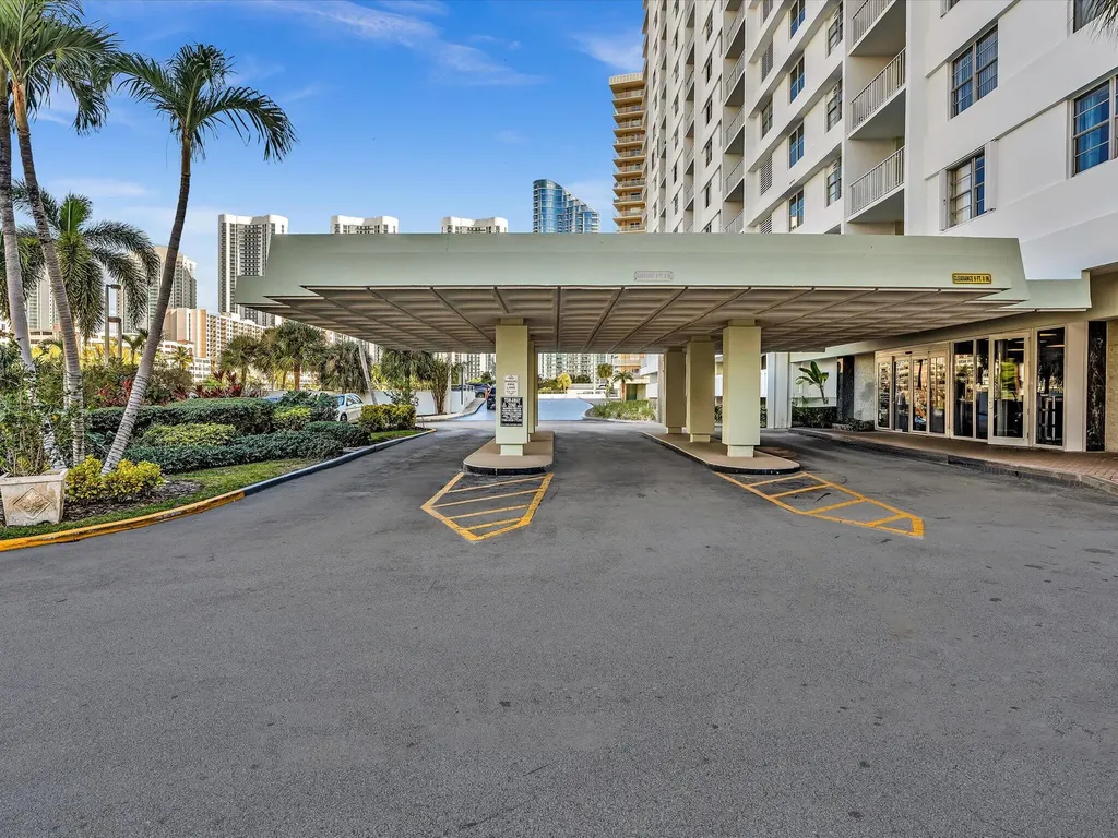500 Bayview Drive Sunny Isles Beach FL 33160
