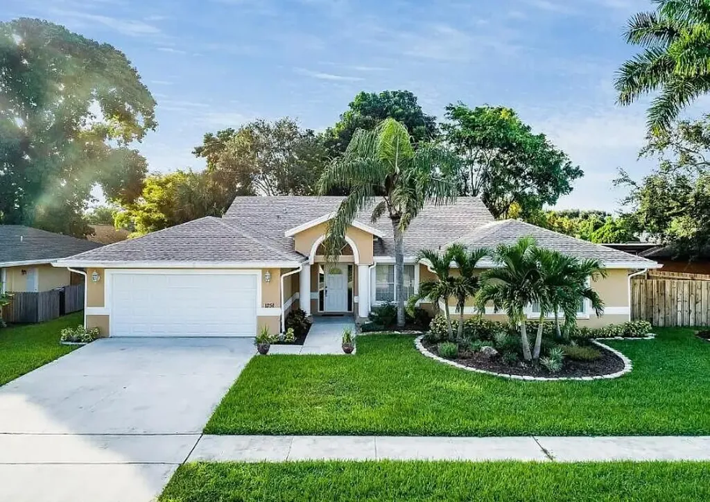 1251 Rowayton Circle Wellington FL 33414