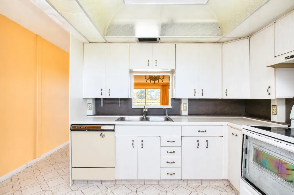 2502 Antigua Terrace Coconut Creek FL 33066