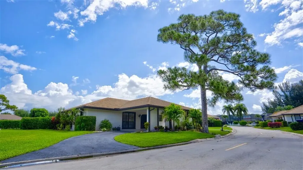 429 Pine Villa Drive Atlantis FL 33462
