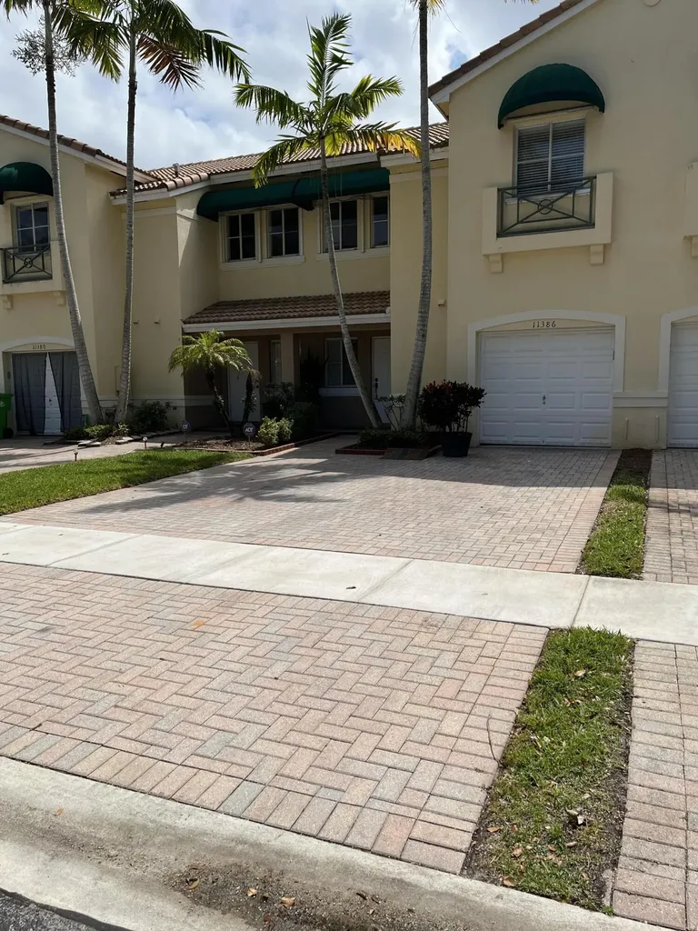 11386 NW 33rd Street Sunrise FL 33323
