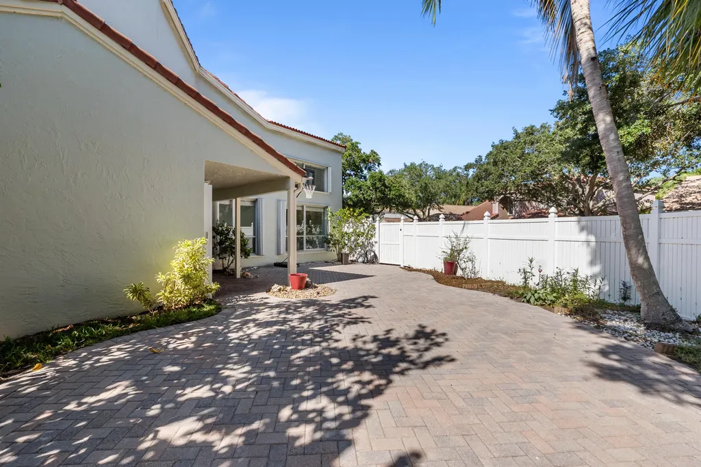 10152 Aspen Way Palm Beach Gardens FL 33410