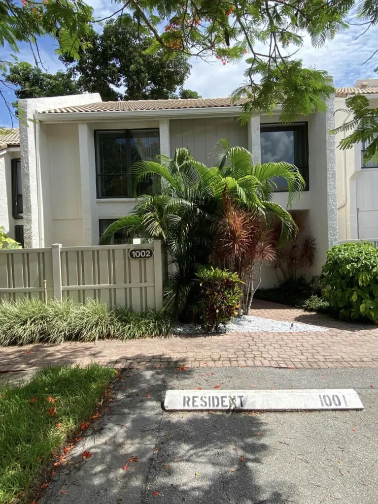 1002 Bridgewood Place Boca Raton FL 33434