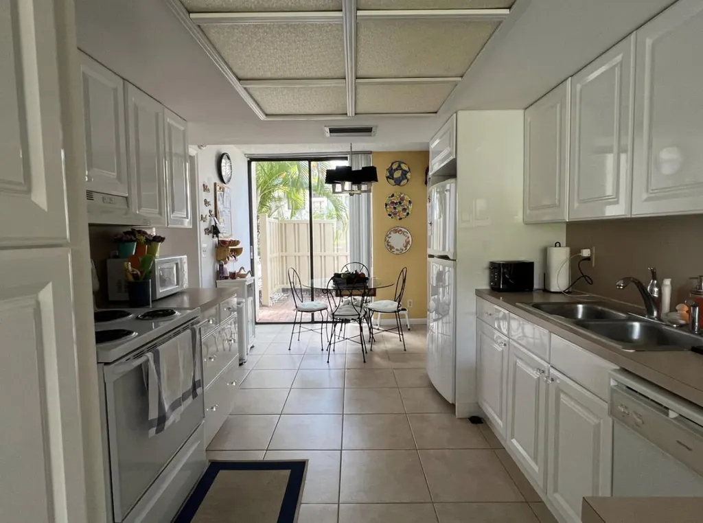 1002 Bridgewood Place Boca Raton FL 33434