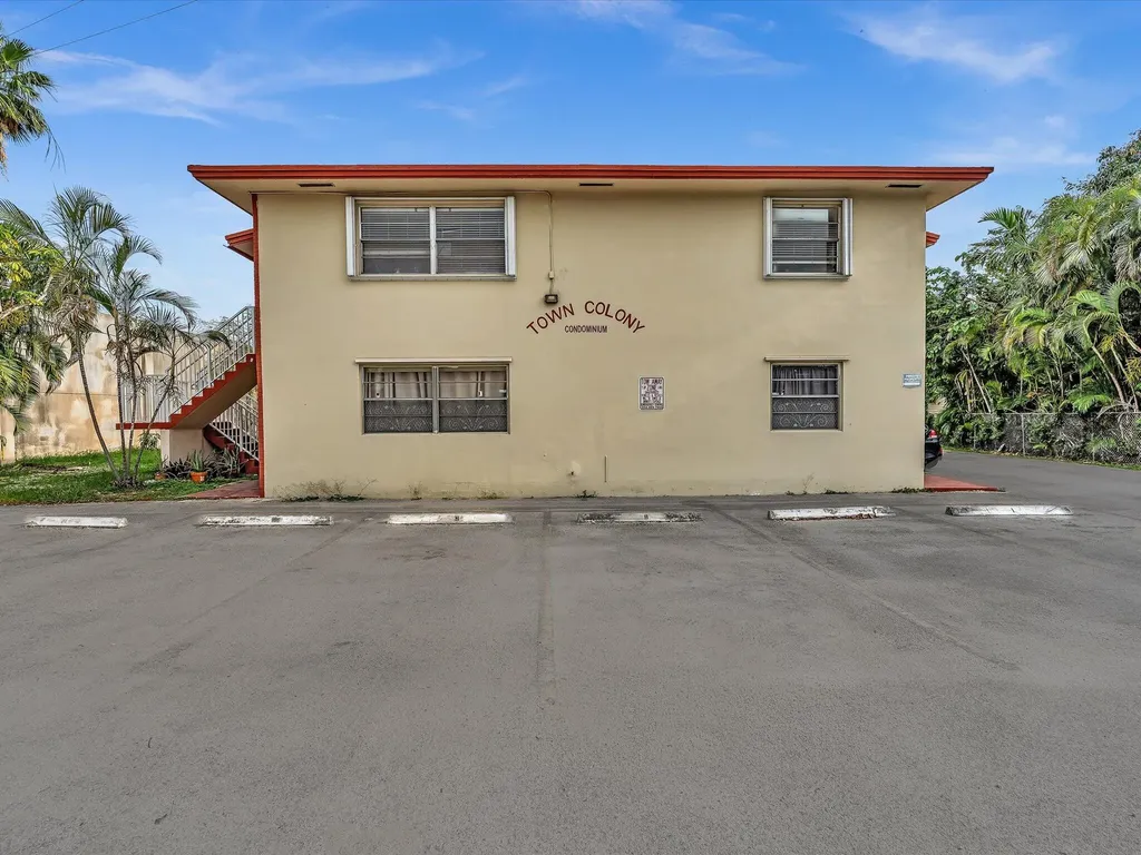 2915 Plunkett Street Hollywood FL 33020