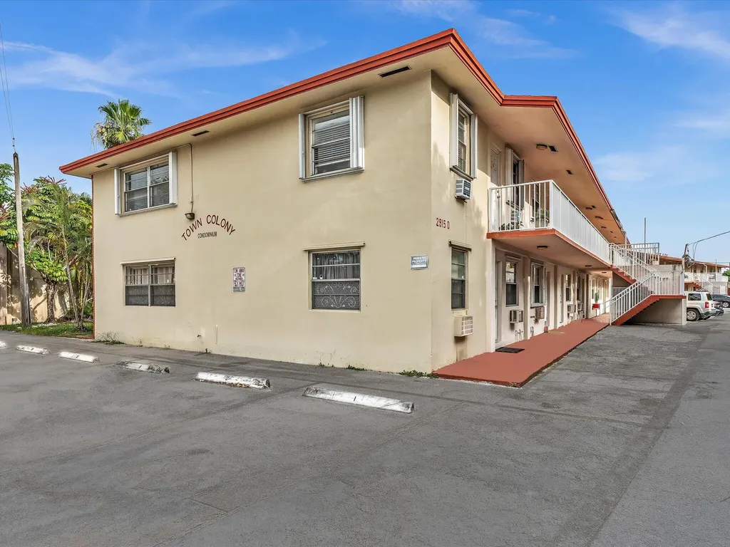 2915 Plunkett Street Hollywood FL 33020