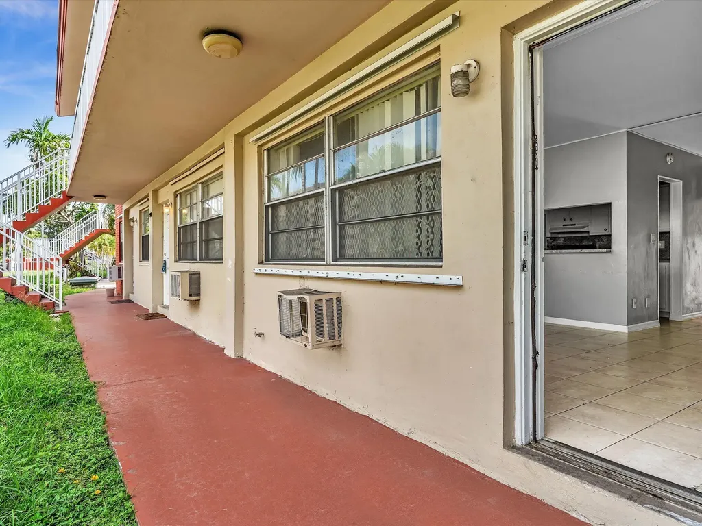 2915 Plunkett Street Hollywood FL 33020