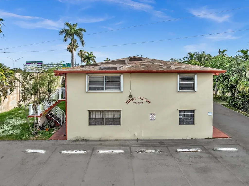 2915 Plunkett Street Hollywood FL 33020
