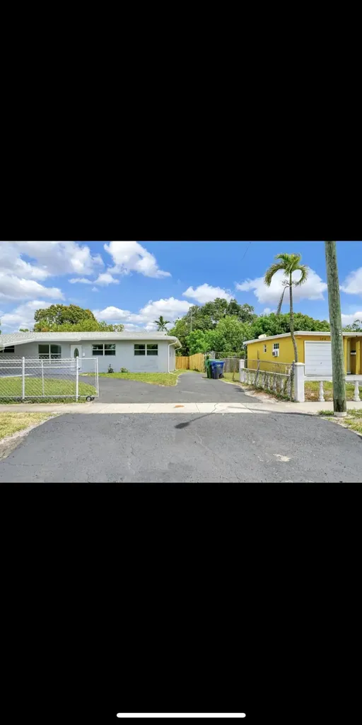 1112 NW 43rd Terrace Lauderhill FL 33313