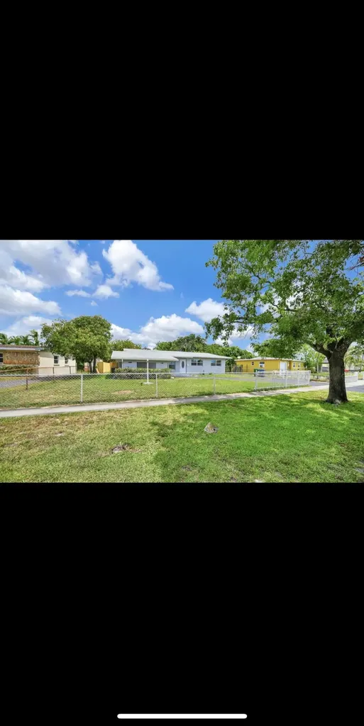 1112 NW 43rd Terrace Lauderhill FL 33313