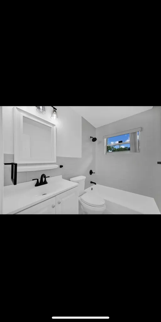 1112 NW 43rd Terrace Lauderhill FL 33313