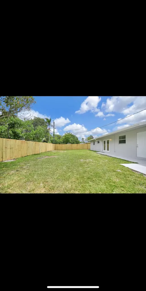 1112 NW 43rd Terrace Lauderhill FL 33313