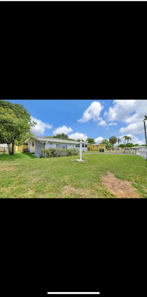 1112 NW 43rd Terrace Lauderhill FL 33313