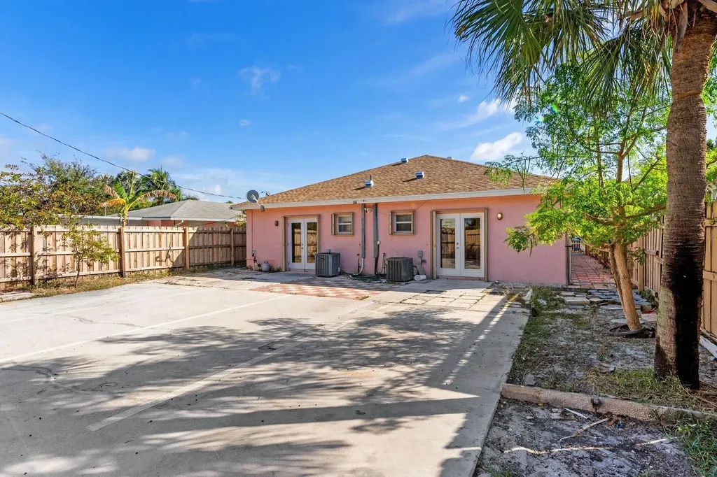 623 N L Street Lake Worth Beach FL 33460