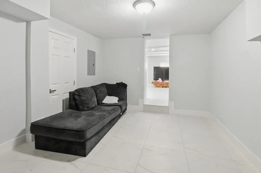 1152 Sunset Road West Palm Beach FL 33406