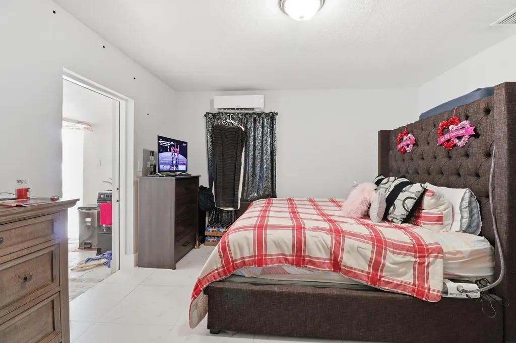 1152 Sunset Road West Palm Beach FL 33406