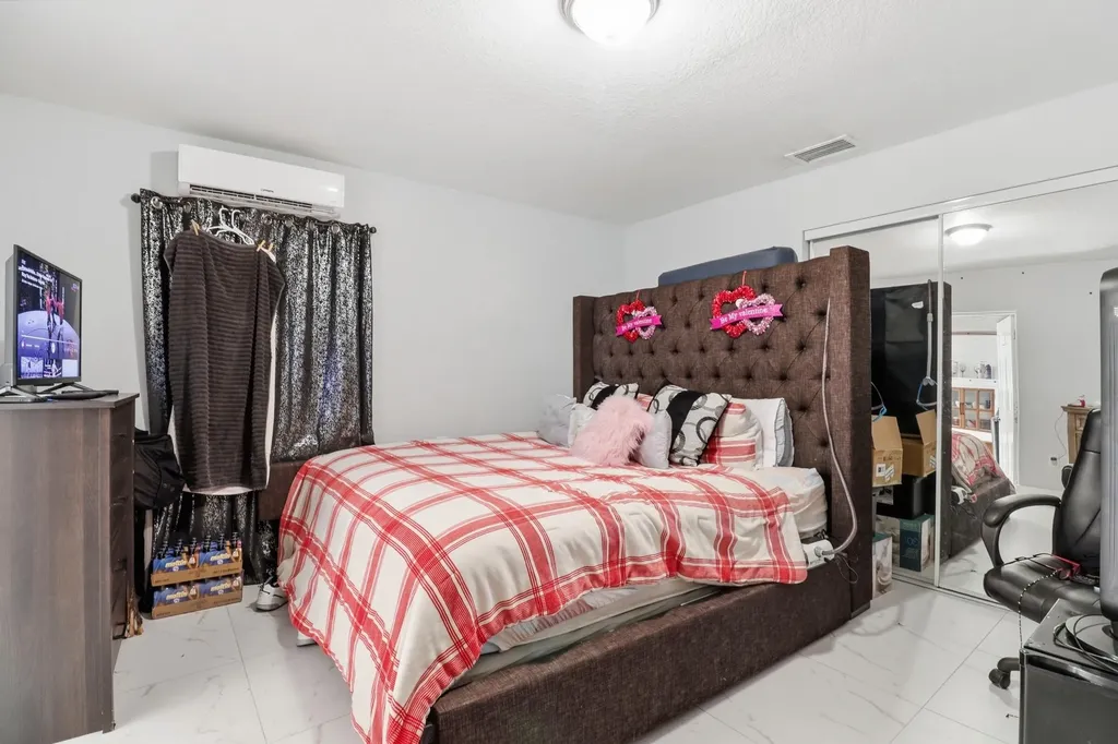 1152 Sunset Road West Palm Beach FL 33406