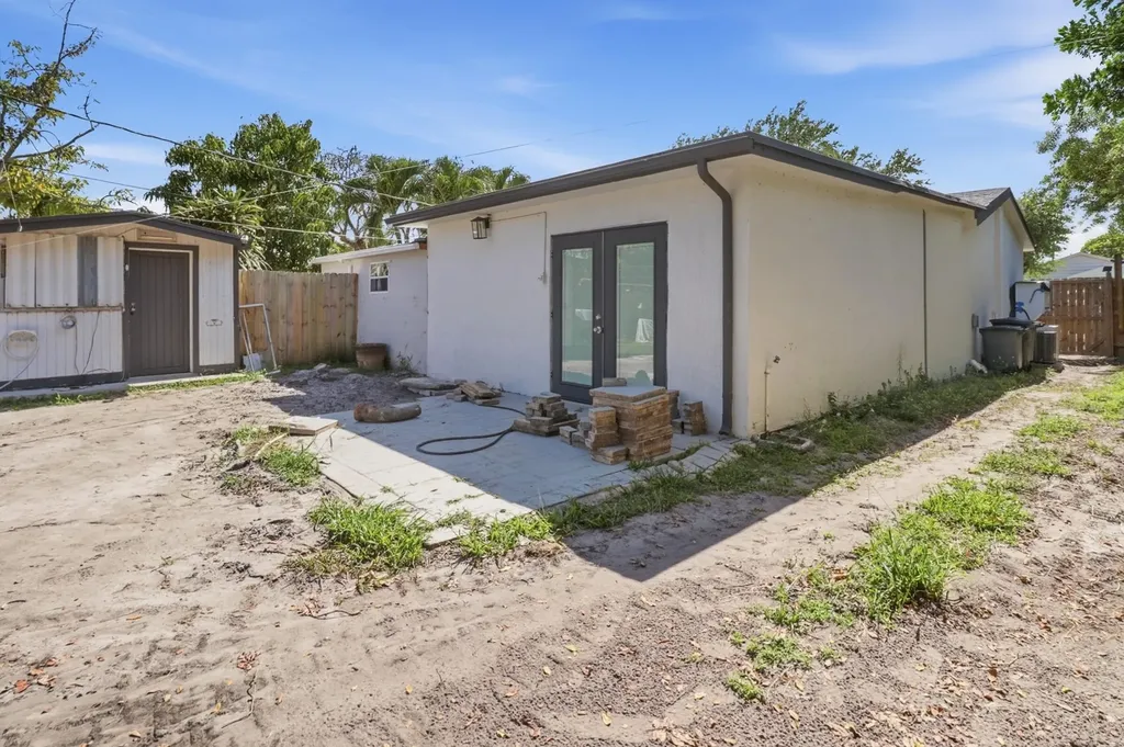 1152 Sunset Road West Palm Beach FL 33406