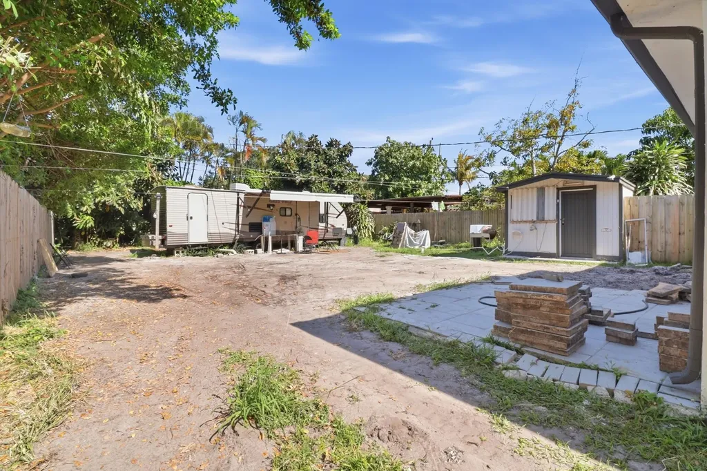 1152 Sunset Road West Palm Beach FL 33406