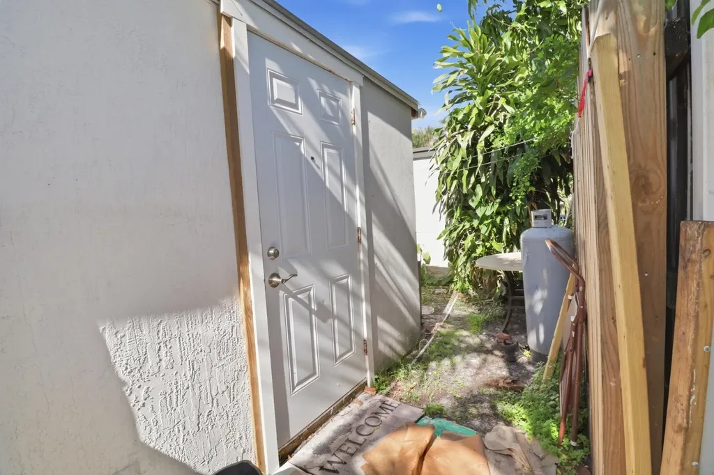 1152 Sunset Road West Palm Beach FL 33406