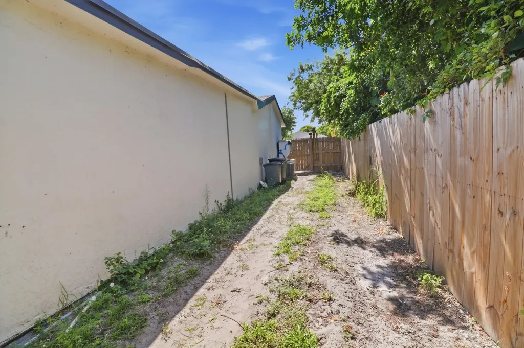 1152 Sunset Road West Palm Beach FL 33406