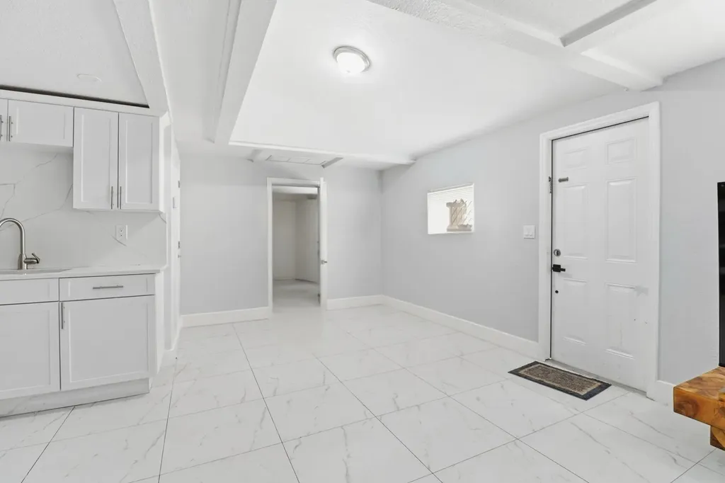 1152 Sunset Road West Palm Beach FL 33406