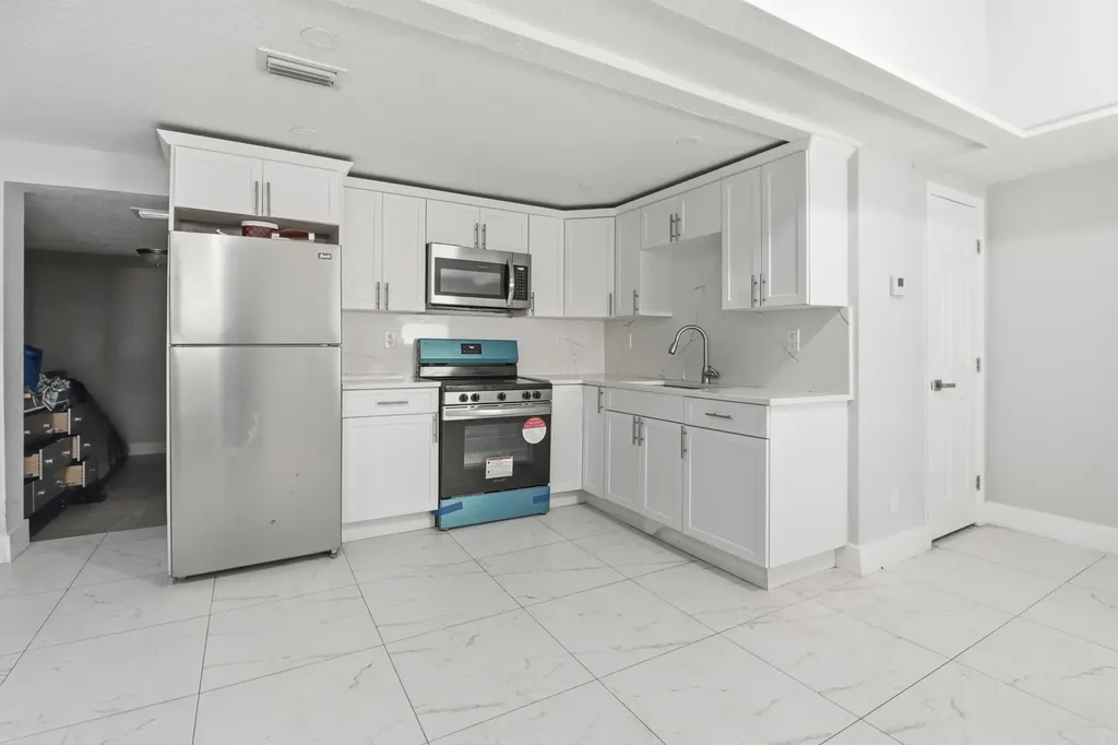 1152 Sunset Road West Palm Beach FL 33406