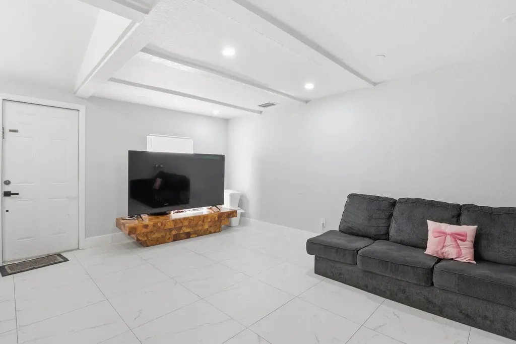 1152 Sunset Road West Palm Beach FL 33406