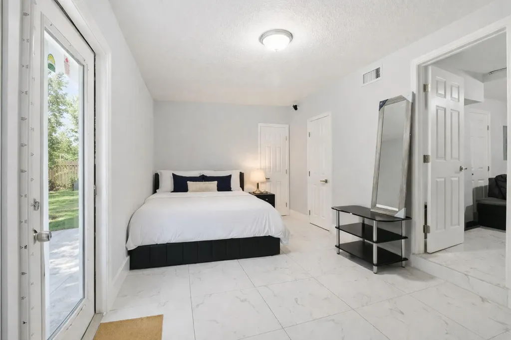 1152 Sunset Road West Palm Beach FL 33406