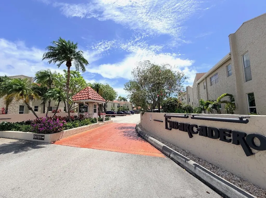 5326 NE 6th Oakland Park FL 33334
