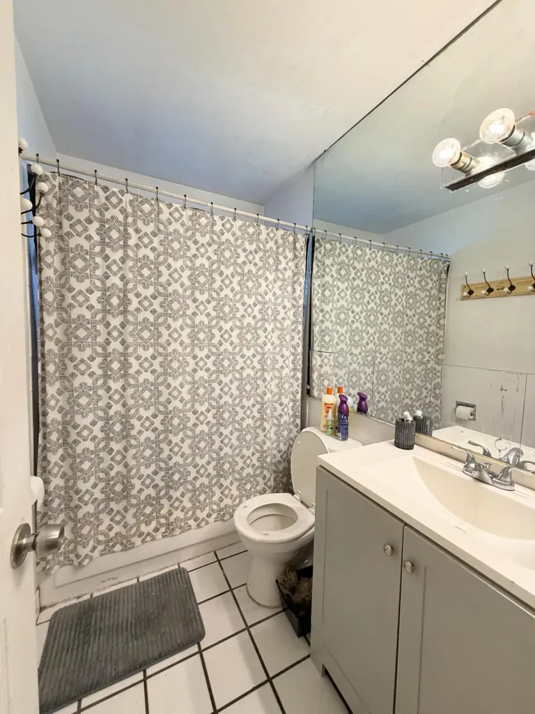 5326 NE 6th Oakland Park FL 33334