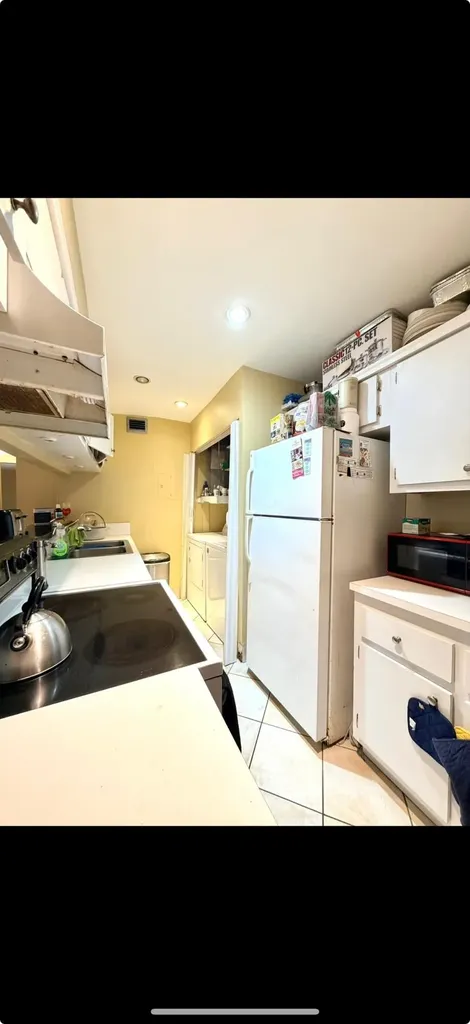 5326 NE 6th Oakland Park FL 33334