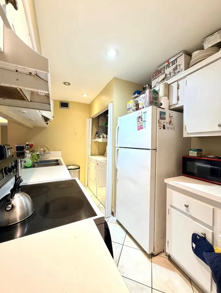 5326 NE 6th Oakland Park FL 33334