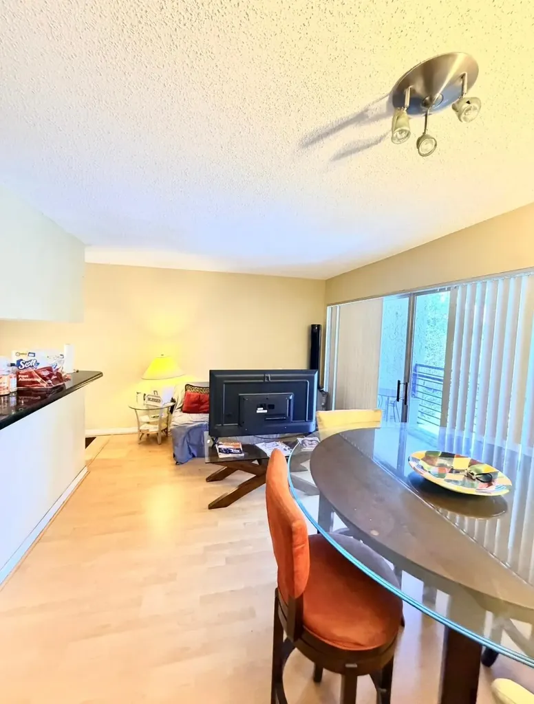 5326 NE 6th Oakland Park FL 33334