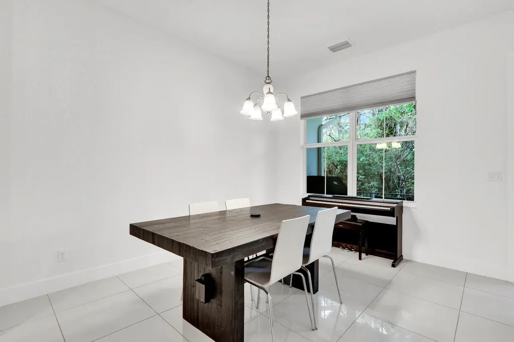 7113 Kensington Court Palm Beach Gardens FL 33418