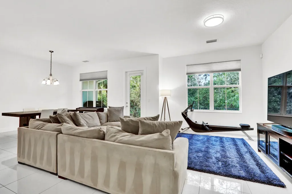 7113 Kensington Court Palm Beach Gardens FL 33418