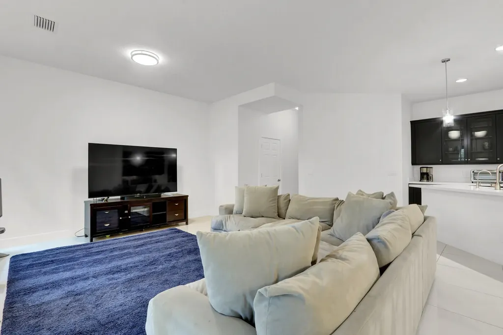 7113 Kensington Court Palm Beach Gardens FL 33418